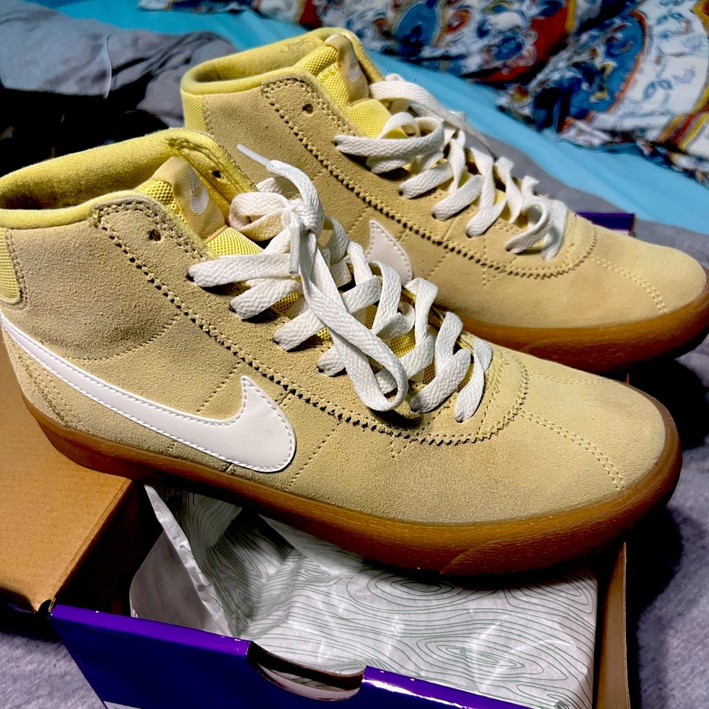 Nike SB Bruin Hi lemon wash/sail women’s 9 or men’s 7.5 Nike blazer